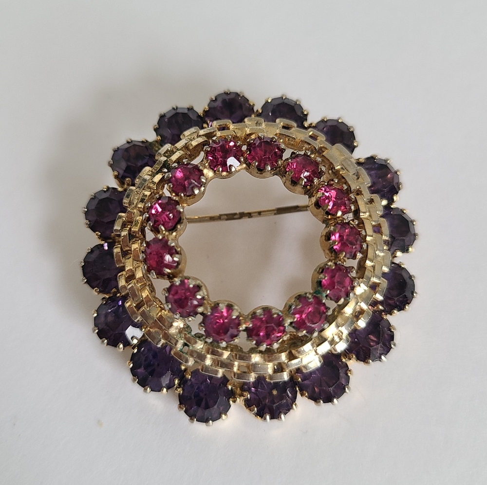 Vintage Silver Tone Purple Pink Rhinestone Round Circle Statement Brooch - Picture 3 of 7